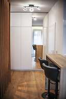 Glass House Hot Tub Apartments