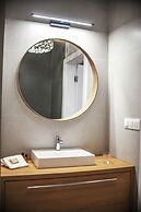 Glass House Hot Tub Apartments