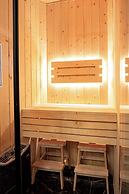 Glass House Hot Tub Apartments