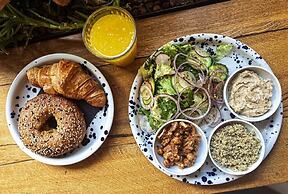 Glass House Hot Tub Apartments