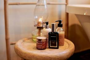 Ivory Wilderness River Rock Lodge