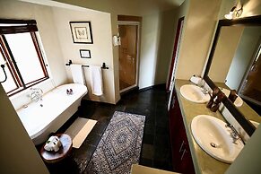 Ivory Wilderness River Rock Lodge