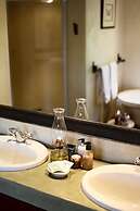 Ivory Wilderness River Rock Lodge