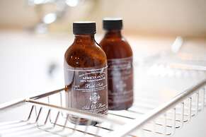 Ivory Wilderness River Rock Lodge