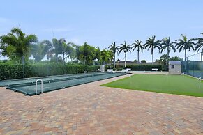 South Seas Tower 4-206