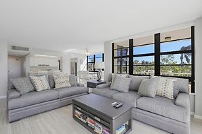 South Seas Tower 4-206