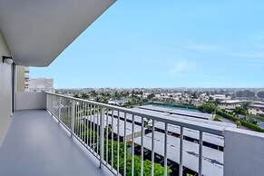 Admiralty House 806 South