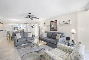 South Seas Tower 4-704