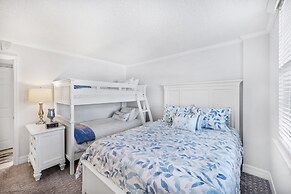 South Seas Tower 4-301