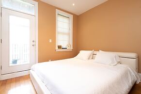 Pelicanstay in Boston Bay Village