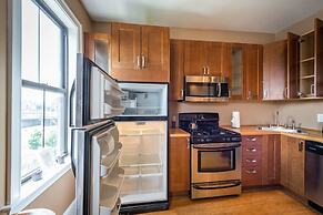 Pelicanstay in Boston Bay Village