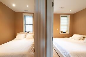 Pelicanstay in Boston Bay Village