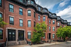 Pelicanstay in Boston Bay Village