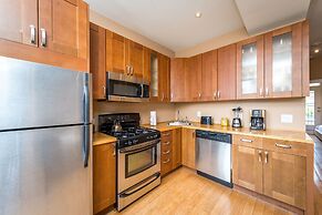 Pelicanstay in Boston Bay Village