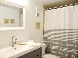 South Seas Tower 2-1001