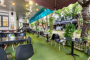 Sunny Hotel and Apartment