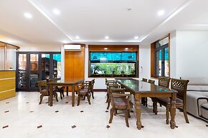 Sunny Hotel and Apartment