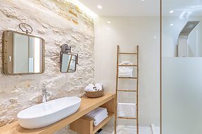 Chandakos 8 Design Apartments