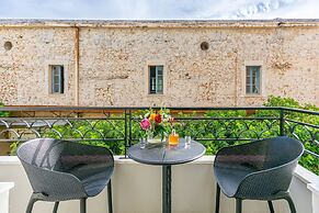 Chandakos 8 Design Apartments