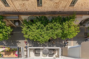 Chandakos 8 Design Apartments