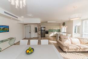 Gordon Beach Luxury PRK Stay at My Place