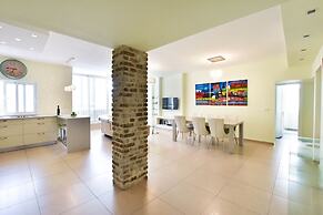 Gordon Beach Luxury PRK Stay at My Place