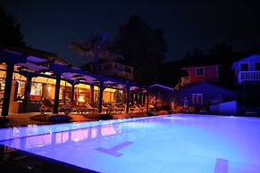 Olimpos Salinas Wooden Houses