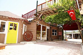 Olimpos Salinas Wooden Houses