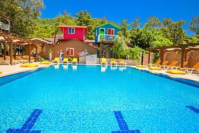 Olimpos Salinas Wooden Houses