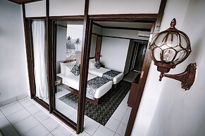 Lovina Beach Club & Resort