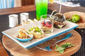 Lovina Beach Club & Resort