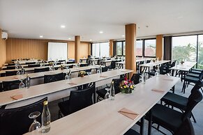 Lovina Beach Club & Resort