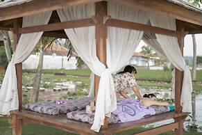 Lovina Beach Club & Resort