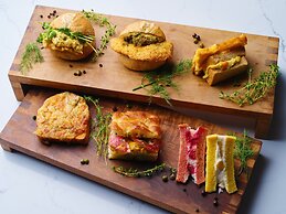 THE LIVELY OSAKA HONMACHI