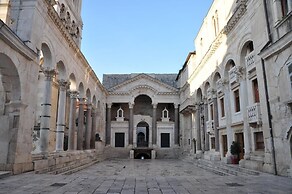 Get Split Luxury Apartment