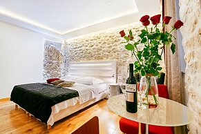 Get Split Luxury Apartment