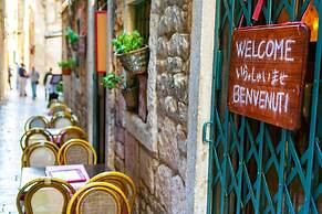 Get Split Luxury Apartment