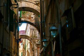 Get Split Luxury Apartment