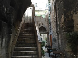 Get Split Luxury Apartment