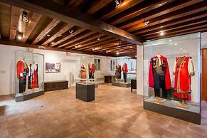 Get Split Luxury Apartment