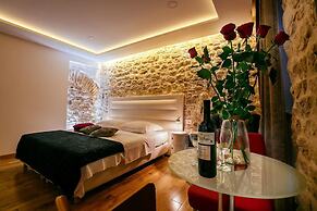 Get Split Luxury Apartment