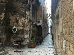 Get Split Luxury Apartment