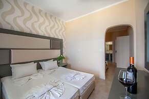 Aktypis Deluxe Studios