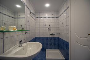 Aktypis Deluxe Studios