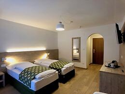HOTEL KRONPLATZER HOF