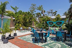 THE Palmview AND Sandpiper Inns