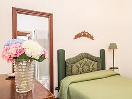 RSH Spanish Steps Luxury Apartment