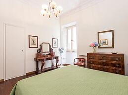 RSH Spanish Steps Luxury Apartment