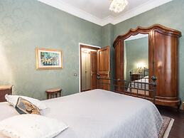 RSH Spanish Steps Luxury Apartment
