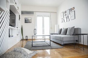 Amazing Renovated Penthouse In Pagkrati